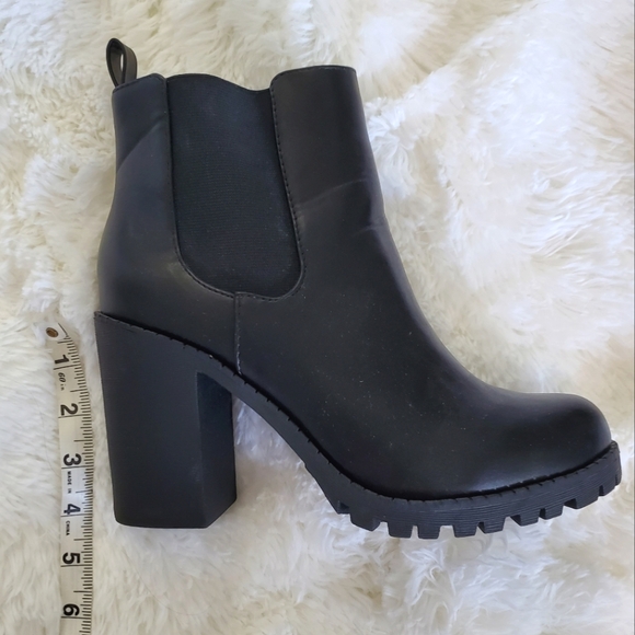 Size 9 Black Chunky Heel Ankle Boots - Picture 7 of 7